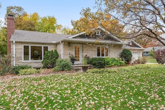 407 Turners Crossroad N, Golden Valley, MN 55422