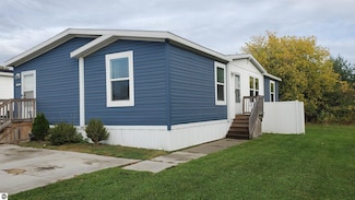 1024 Pebble Creek Dr, Mount Pleasant, MI 48858