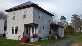 87 North St, Dover Foxcroft, ME 04426