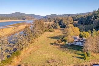 2695 E Alsea Hwy, Waldport, OR 97394