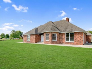 1410 Hill Dr, Columbus, IN 47203