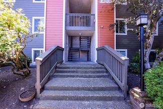 20050 Vikings Crest Loop NE Unit 2-301, Poulsbo, WA 98370