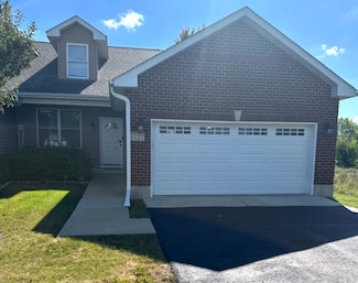 3727 Green Tree Ln, Dekalb, IL 60115