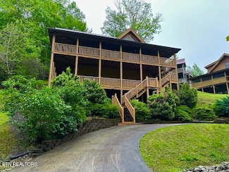 144 Poplar Creek Cir, Caryville, TN 37714