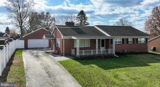 705 Summit Dr, Dallastown, PA 17313