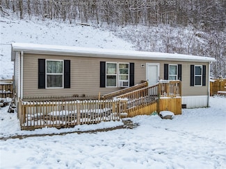 1261 Hartland Rd, Indore, WV 25111