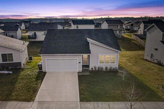2371 River Meadows Cir, Des Moines, IA 50320