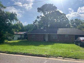 813 Wells St, Nacogdoches, TX 75964