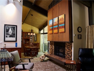 872 Sierra Vista Dr, Twin Peaks, CA 92391