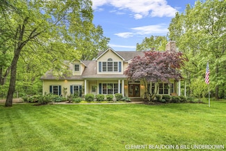 6312 Silver Lake Dr, Saugatuck, MI 49453