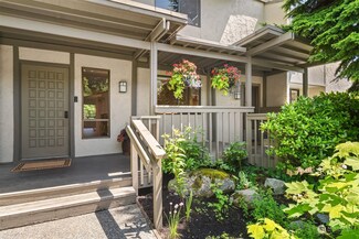 6566 Park Point Way NE Unit B206, Seattle, WA 98115