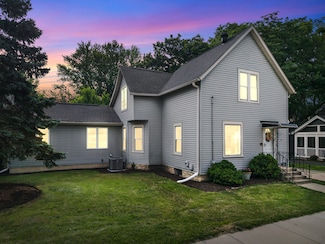 129 S Prairie St, Batavia, IL 60510