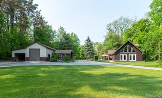 3591 Curry Rd, Caro, MI 48723