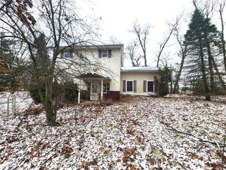 15374 W Teaberry Estate, Medaryville, IN 47957