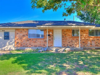 939 W Main St, Moore, OK 73160