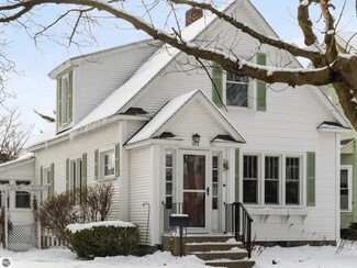 413 W Eleventh St, Traverse City, MI 49684