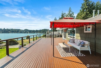 1528 Madrona Point Dr, Bremerton, WA 98312