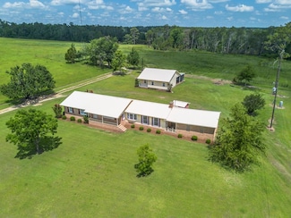 2035 New Forest Hwy, Douglas, GA 31533