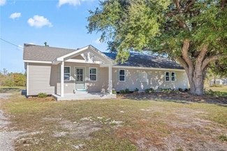 1182 Waynewood Dr, Lake Charles, LA 70611