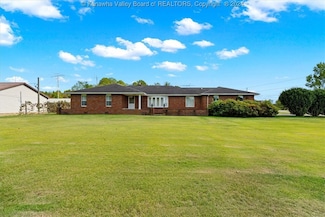 21 Butternut St, Elizabeth, WV 26143