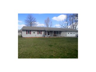415 E 8th St, Wellsville, KS 66092