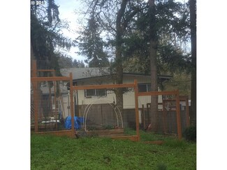 2392 Cleveland St, Eugene, OR 97405