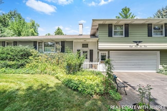 8469 Whispering Pine Ct, Zeeland, MI 49464