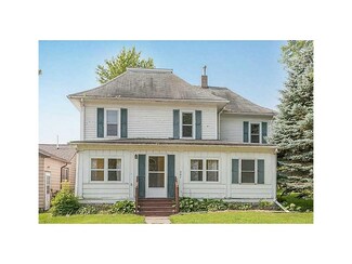 207 Market St, Coggon, IA 52218