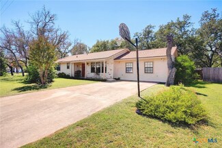 502 Liveoak Dr, Johnson City, TX 78636
