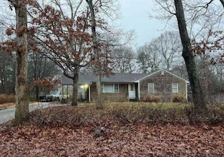 12 Caroline St, Medford, NY 11763