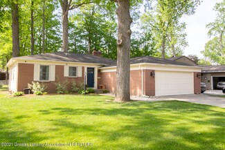 2817 Cooley Dr, Lansing, MI 48911