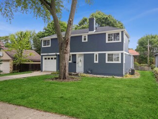 325 N Commonwealth Ave, Elgin, IL 60123
