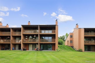 48201 Bayshore Dr Unit 56, van Buren Township, MI 48111