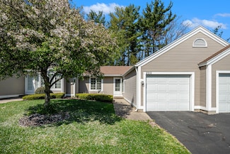 250 Appletree Ln, Holland, MI 49423