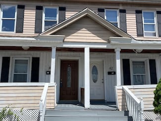 42 Hartford Ave, Enfield, CT 06082