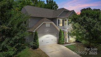 10806 Cove Point Dr, Charlotte, NC 28278