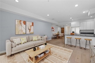 105 S Mariposa Ave Unit 209, Los Angeles, CA 90004