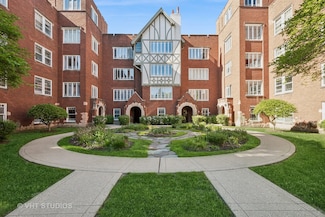 2472 W Estes Ave Unit 2, Chicago, IL 60645