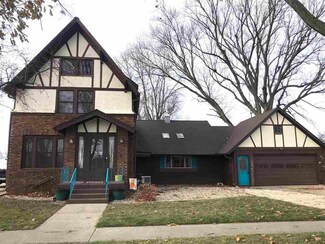 213 S Locust Ave, New Hampton, IA 50659