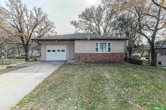 303 E Eldora Ave, Weeping Water, NE 68463