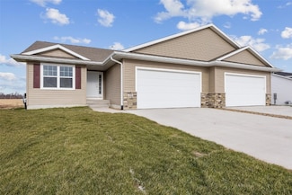215 Hackberry Dr, Palo, IA 52324