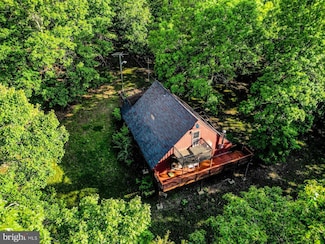 843 Cedar Run Ln, Great Cacapon, WV 25422