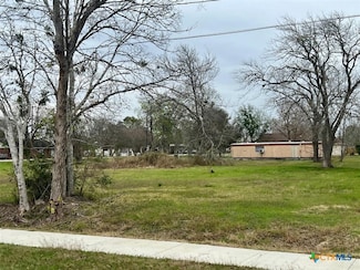 608 N Allen St, Edna, TX 77957