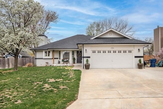 135 Chapel Dr, Andover, KS 67002