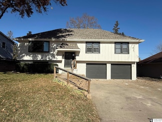 504 Shannon Rd, Papillion, NE 68046