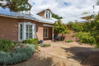 1513 Tinnin Rd NW, Los Ranchos, NM 87107