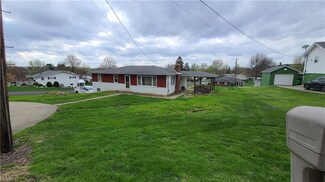 1614 Pleasant Valley Dr, Coshocton, OH 43812