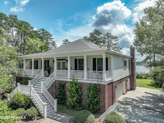 923 Crooked Creek Dr, New Bern, NC 28560