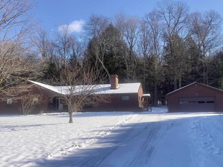 106 Fairwood Pkwy E, Morrisville, VT 05661