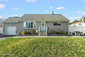 3 Rosemary Dr, Hazlet, NJ 07730